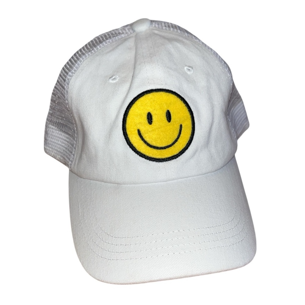 NWT white trucker baseball cap hat with smiley face patch‎